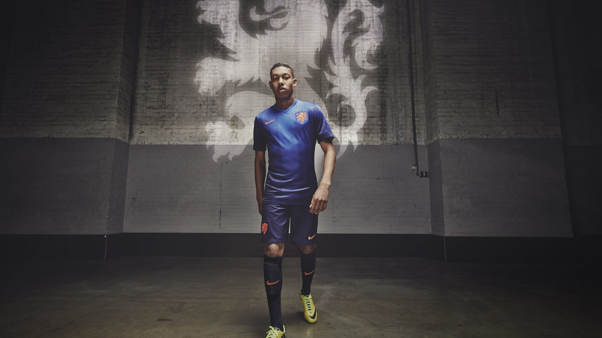 欧洲杯决胜时刻：变阵、逃脱、奇迹不断出现，欧洲杯决赛用球谍照