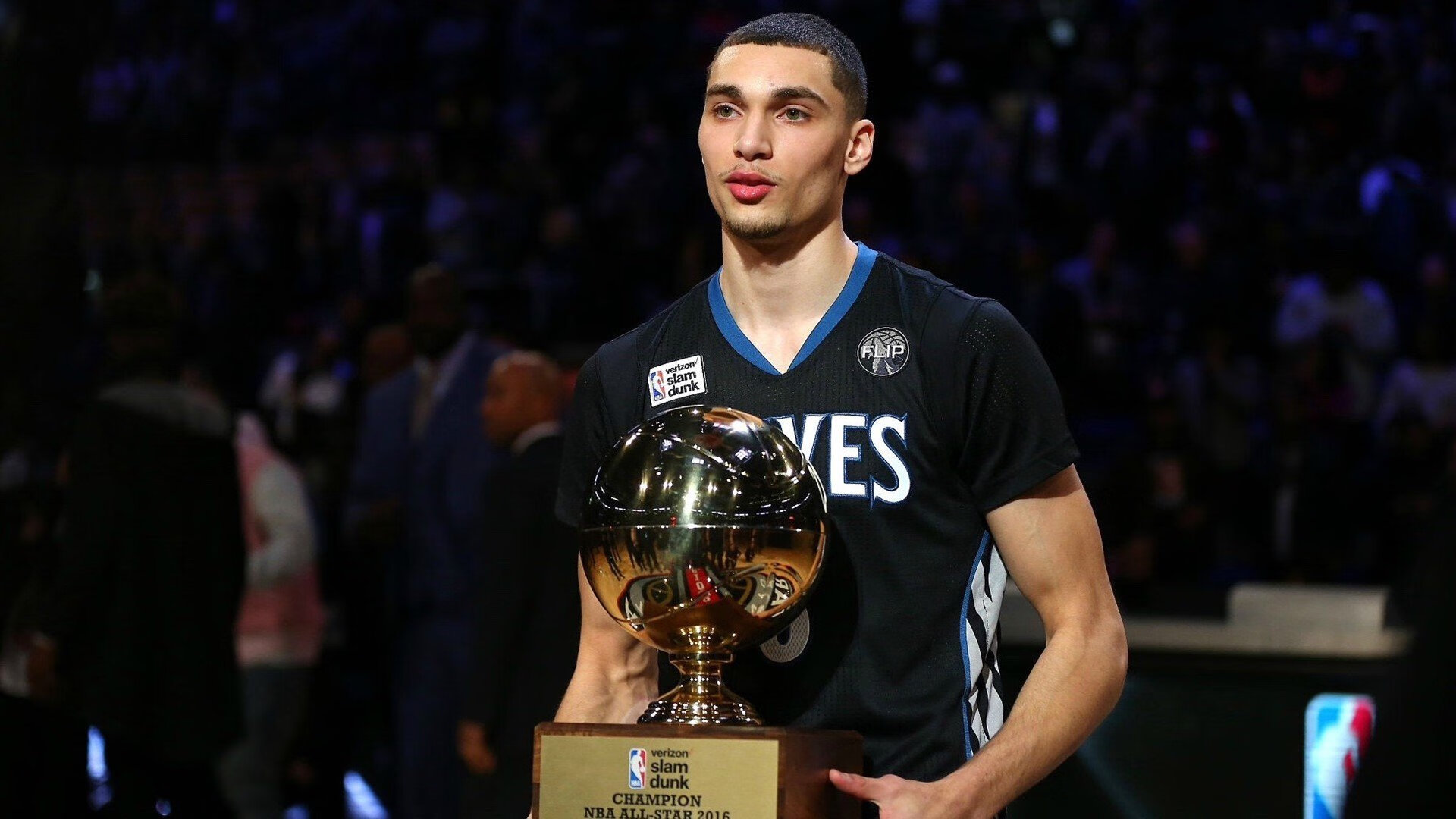 联盟第1！1年1.326亿美金，湖人官宣老詹伤情，NBA神级纪录难产，湖人总冠军詹姆斯发言